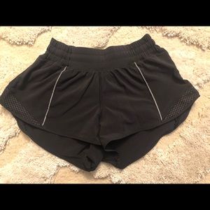 Black Hotty hot shorts II - Lululemon- size 4